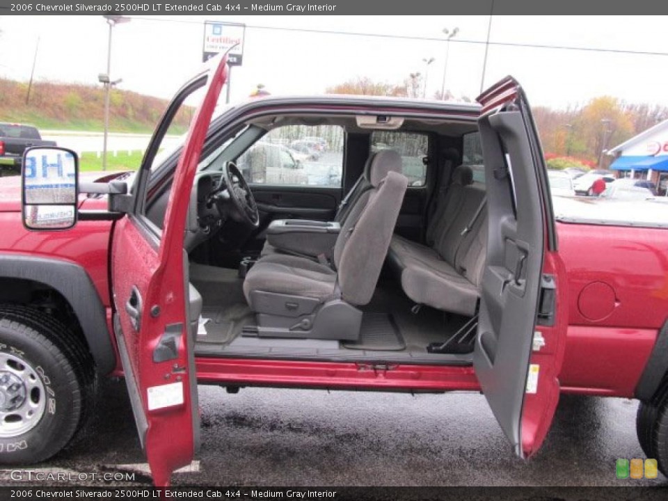 Medium Gray Interior Photo for the 2006 Chevrolet Silverado 2500HD LT Extended Cab 4x4 #39385037
