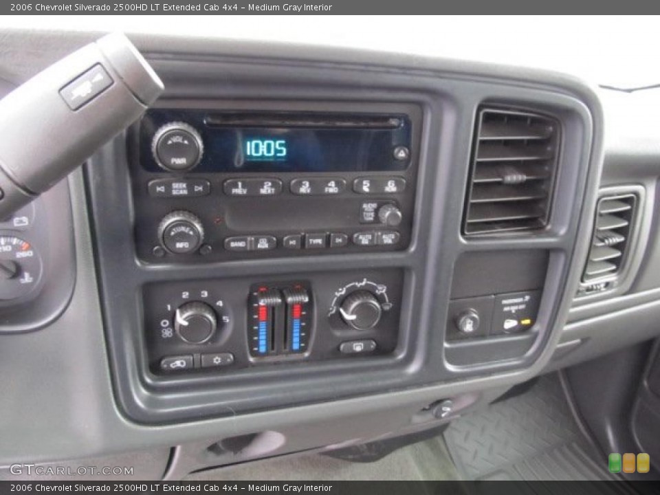 Medium Gray Interior Controls for the 2006 Chevrolet Silverado 2500HD LT Extended Cab 4x4 #39385101