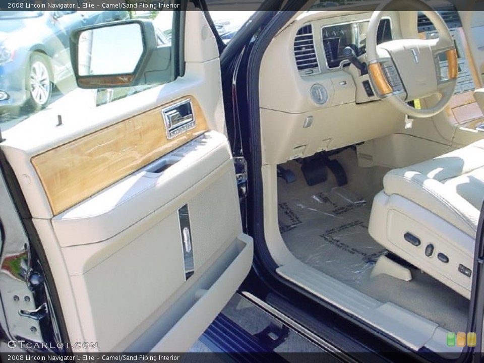 Camel/Sand Piping Interior Photo for the 2008 Lincoln Navigator L Elite #39390373