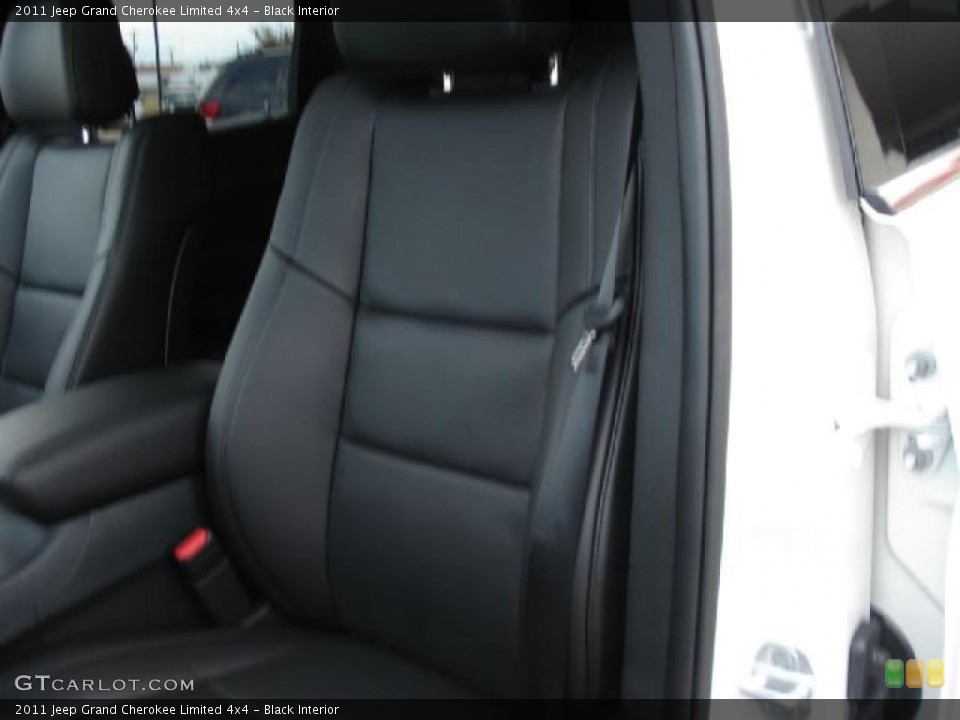 Black Interior Photo for the 2011 Jeep Grand Cherokee Limited 4x4 #39390925