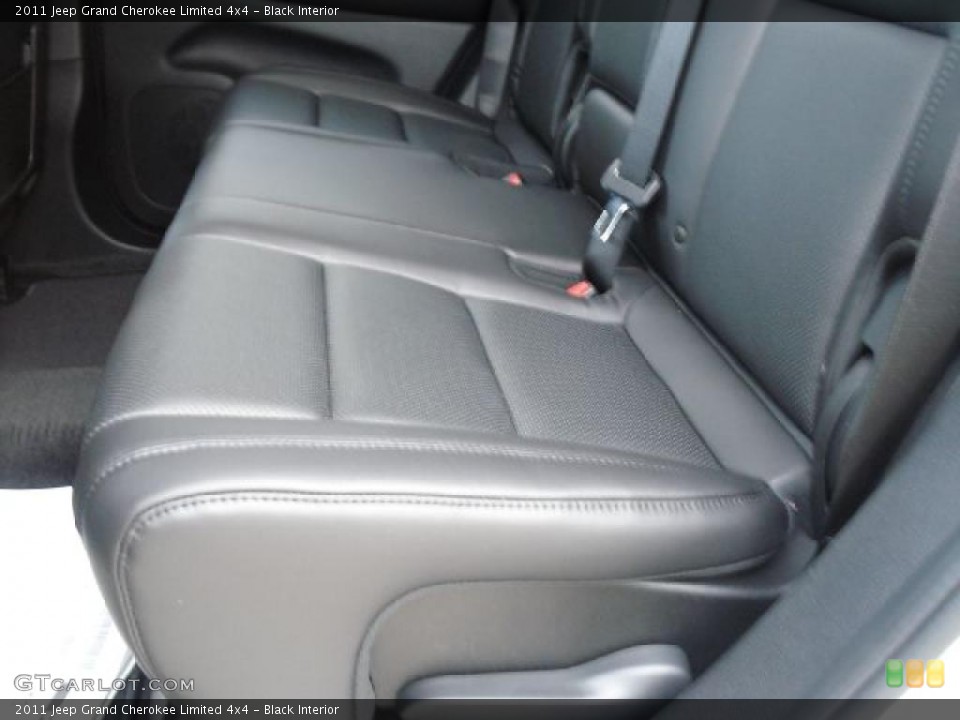 Black Interior Photo for the 2011 Jeep Grand Cherokee Limited 4x4 #39390969