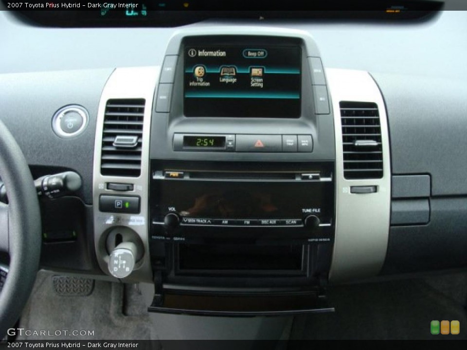 Dark Gray Interior Controls for the 2007 Toyota Prius Hybrid #39391545
