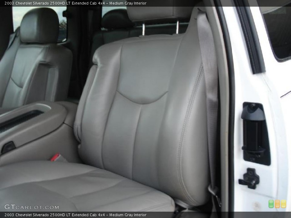 Medium Gray Interior Photo for the 2003 Chevrolet Silverado 2500HD LT Extended Cab 4x4 #39395385