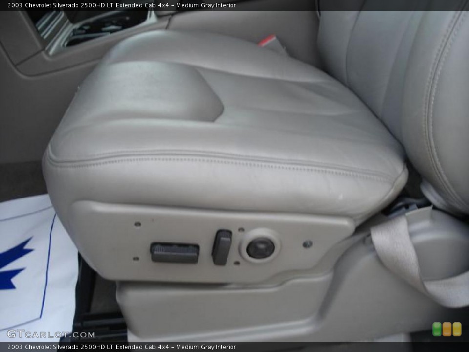 Medium Gray Interior Photo for the 2003 Chevrolet Silverado 2500HD LT Extended Cab 4x4 #39395393