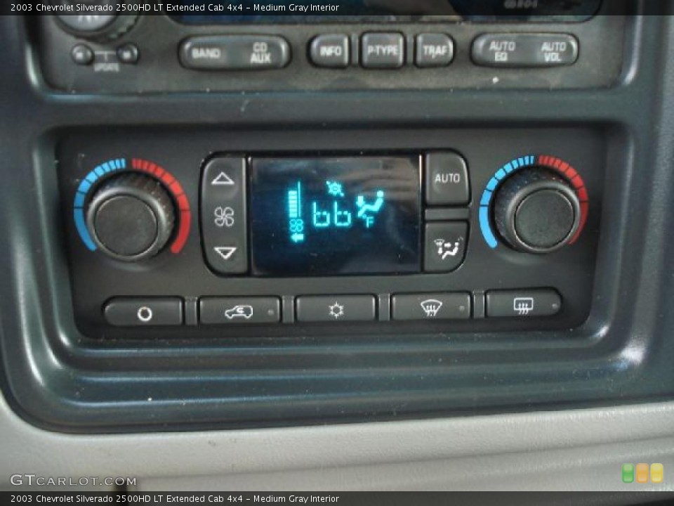 Medium Gray Interior Controls for the 2003 Chevrolet Silverado 2500HD LT Extended Cab 4x4 #39395505