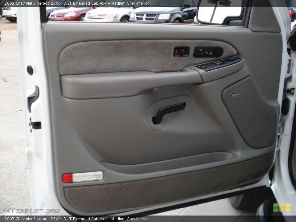 Medium Gray Interior Door Panel for the 2003 Chevrolet Silverado 2500HD LT Extended Cab 4x4 #39395589