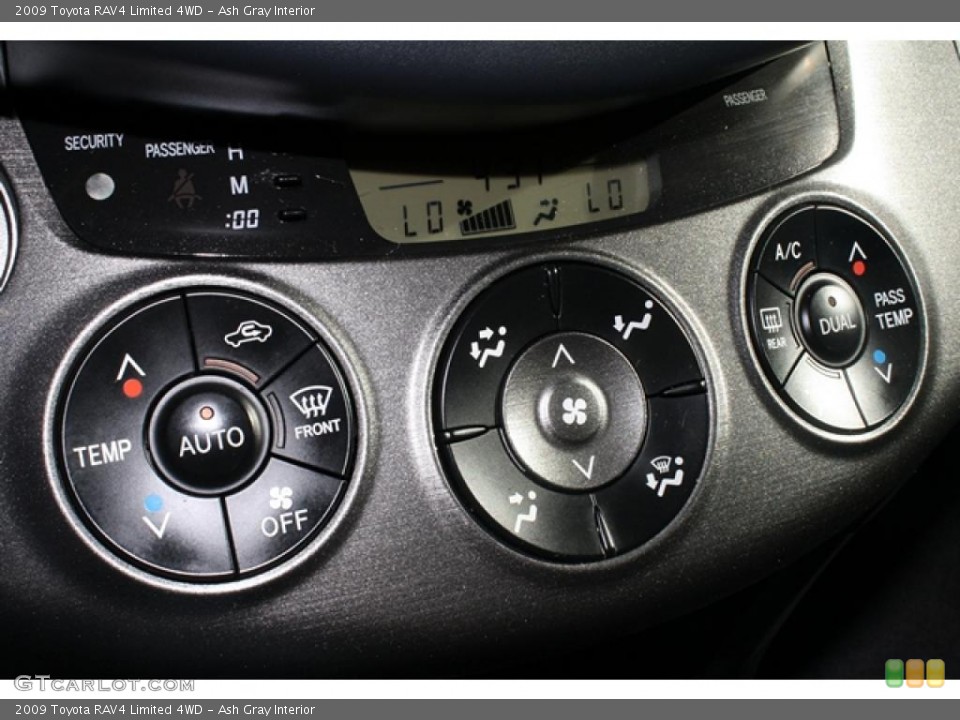 Ash Gray Interior Controls for the 2009 Toyota RAV4 Limited 4WD #39397517