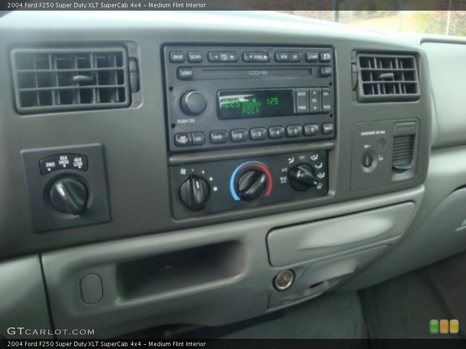 Medium Flint Interior Controls for the 2004 Ford F250 Super Duty XLT SuperCab 4x4 #39398607