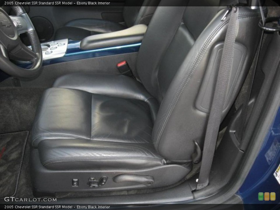 Ebony Black Interior Photo for the 2005 Chevrolet SSR  #39400023