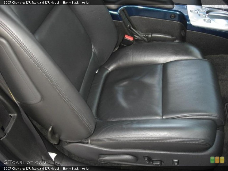 Ebony Black Interior Photo for the 2005 Chevrolet SSR  #39400085