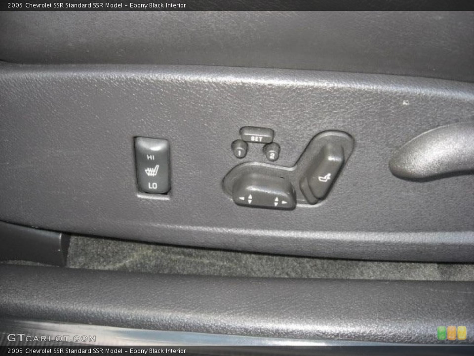 Ebony Black Interior Controls for the 2005 Chevrolet SSR  #39400129