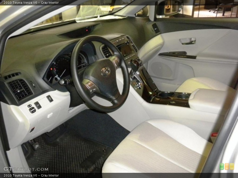 Gray Interior Photo for the 2010 Toyota Venza V6 #39403797