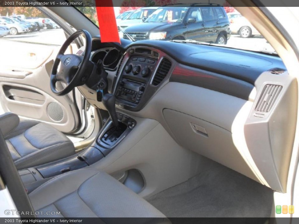 Ivory Interior Photo for the 2003 Toyota Highlander V6 #39405277