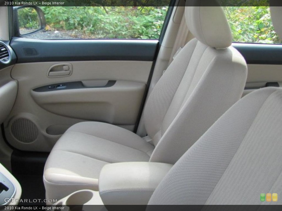 Beige Interior Photo for the 2010 Kia Rondo LX #39407421