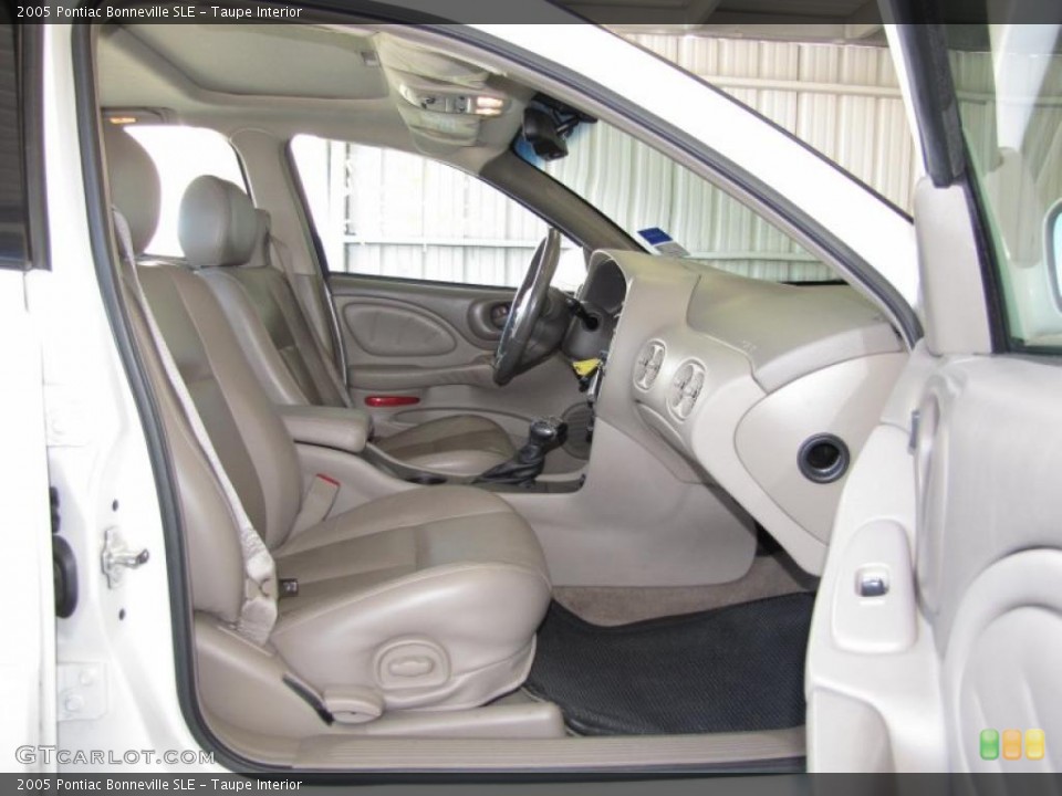 Taupe Interior Photo for the 2005 Pontiac Bonneville SLE #39411221