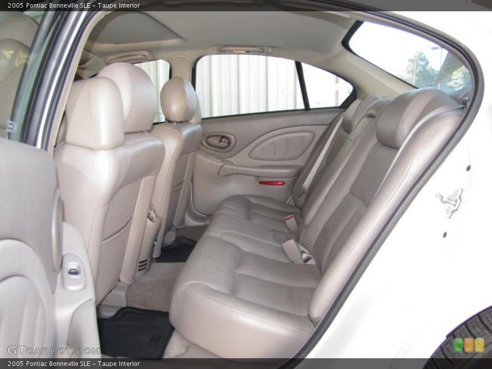 Taupe Interior Photo for the 2005 Pontiac Bonneville SLE #39411253
