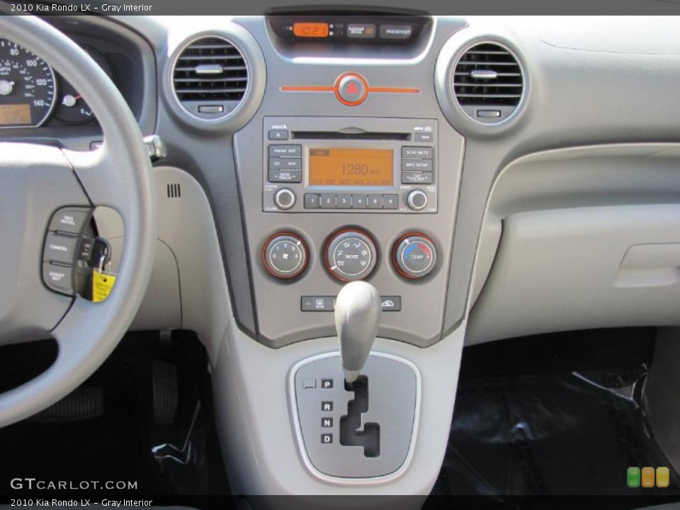 Gray Interior Controls for the 2010 Kia Rondo LX #39411525