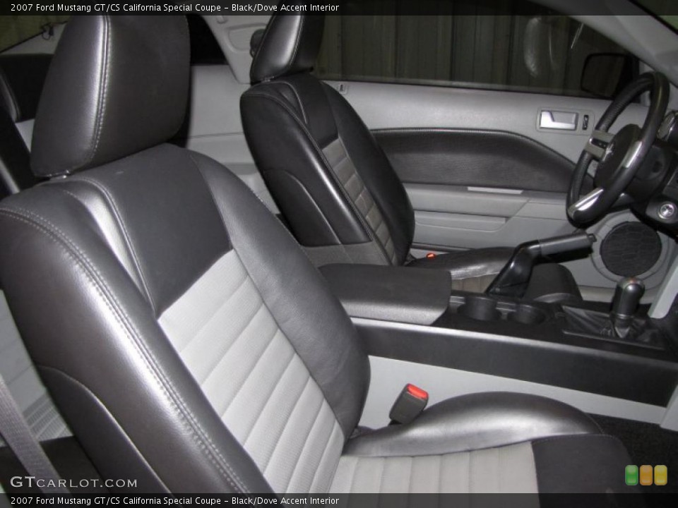 Black/Dove Accent Interior Photo for the 2007 Ford Mustang GT/CS California Special Coupe #39419337