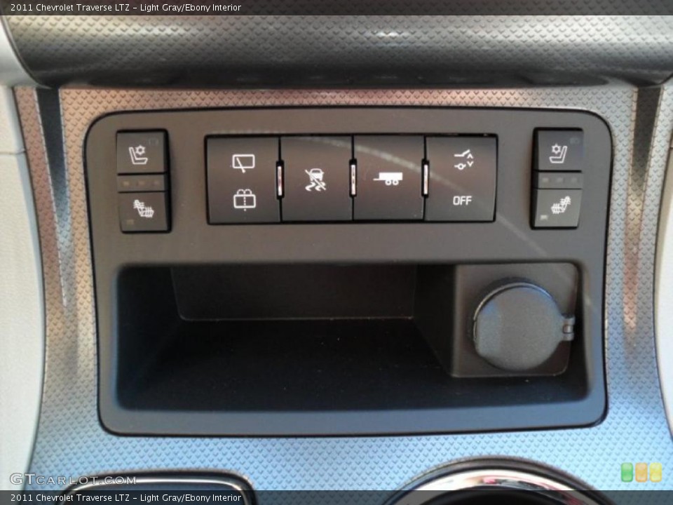 Light Gray/Ebony Interior Controls for the 2011 Chevrolet Traverse LTZ #39425066