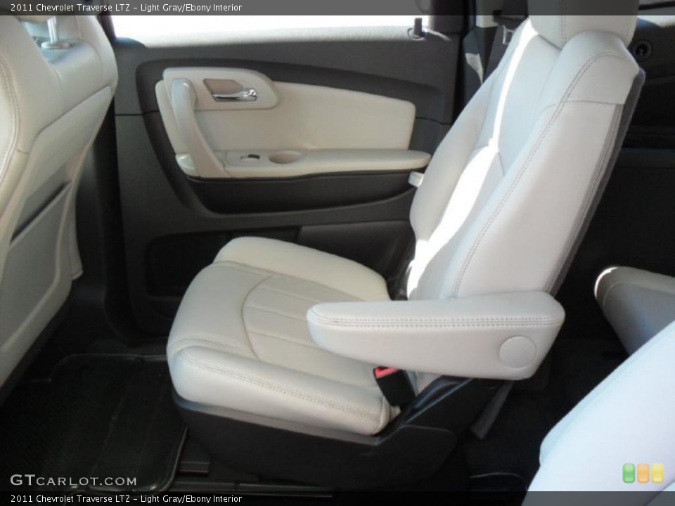 Light Gray/Ebony Interior Photo for the 2011 Chevrolet Traverse LTZ #39425098