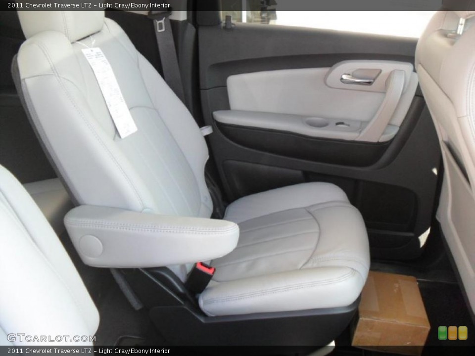 Light Gray/Ebony Interior Photo for the 2011 Chevrolet Traverse LTZ #39425182