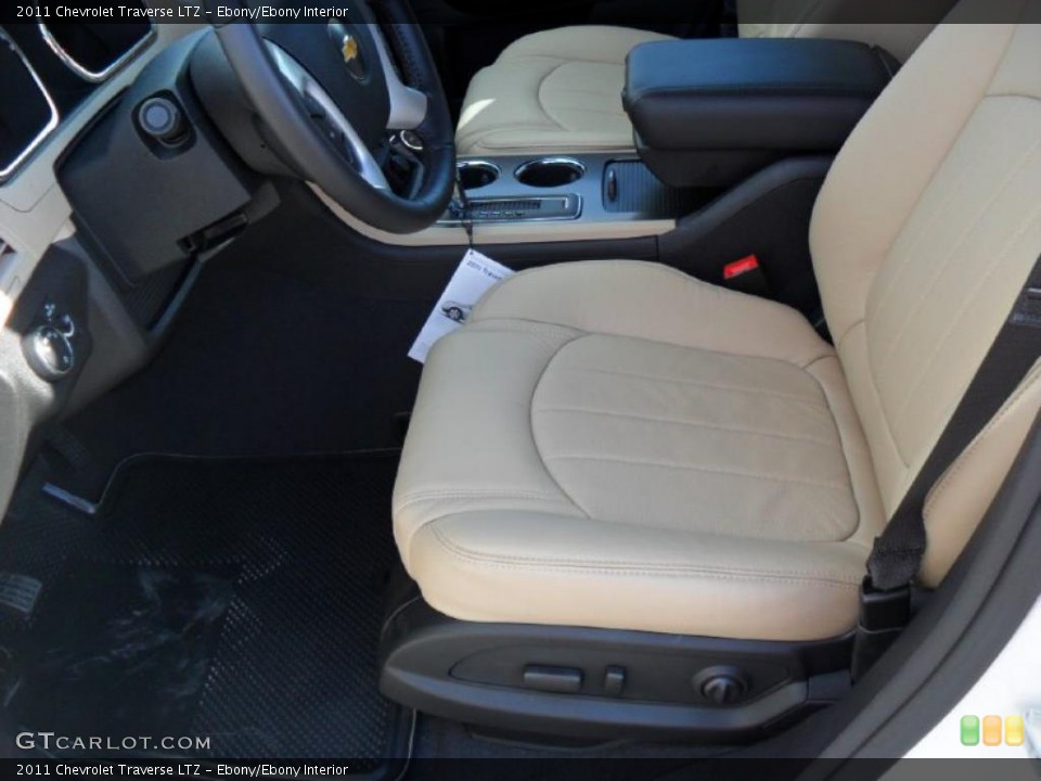 Ebony/Ebony Interior Photo for the 2011 Chevrolet Traverse LTZ #39426606