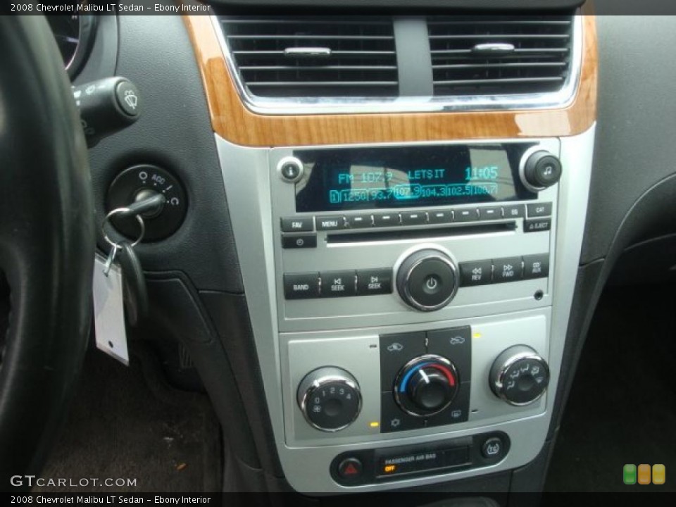 Ebony Interior Controls for the 2008 Chevrolet Malibu LT Sedan #39427478