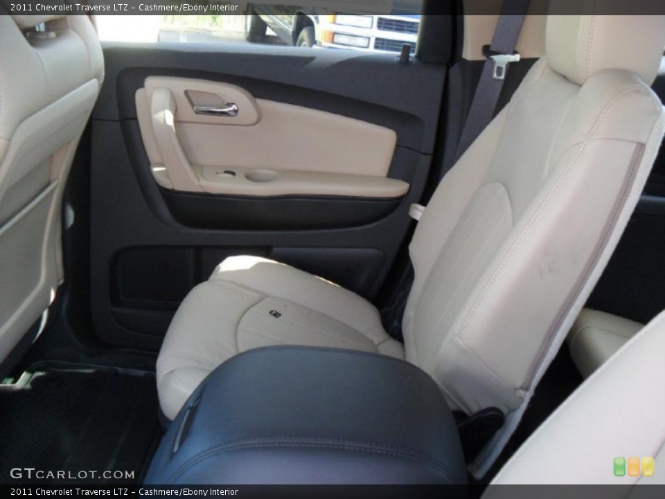 Cashmere/Ebony Interior Photo for the 2011 Chevrolet Traverse LTZ #39427722