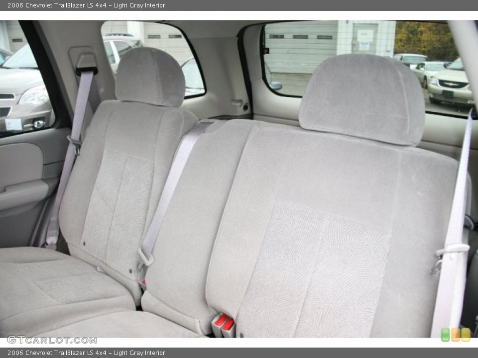 Light Gray Interior Photo for the 2006 Chevrolet TrailBlazer LS 4x4 #39427858