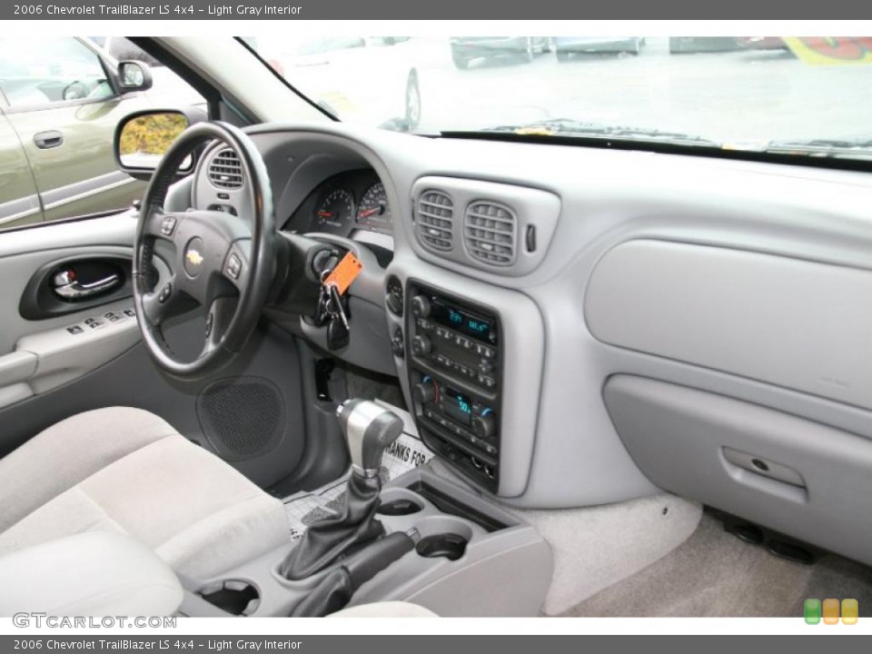 Light Gray Interior Dashboard for the 2006 Chevrolet TrailBlazer LS 4x4 #39427926