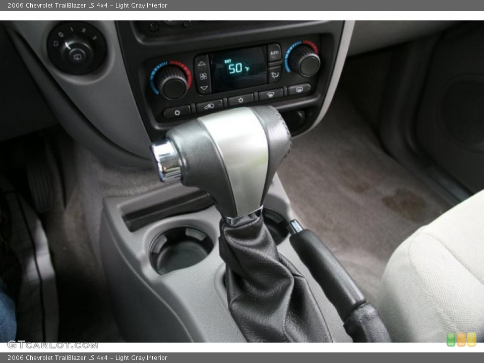 Light Gray Interior Transmission for the 2006 Chevrolet TrailBlazer LS 4x4 #39428038