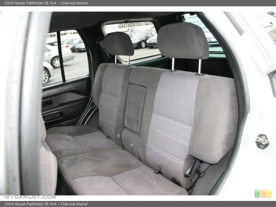 Charcoal Interior Photo for the 2004 Nissan Pathfinder SE 4x4 #39428262