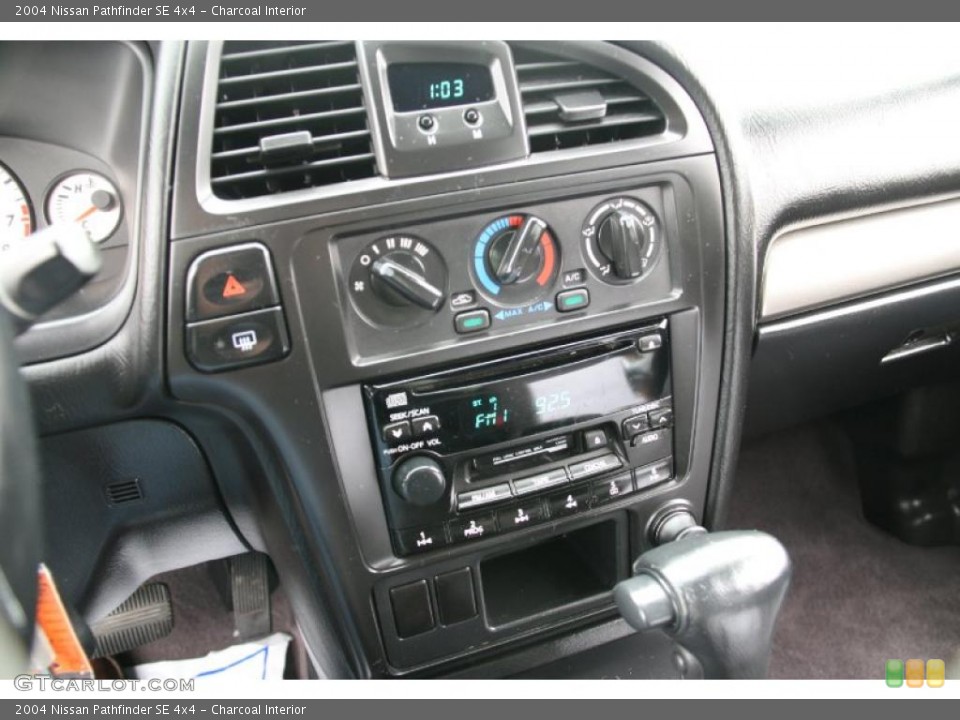 Charcoal Interior Controls for the 2004 Nissan Pathfinder SE 4x4 #39428402