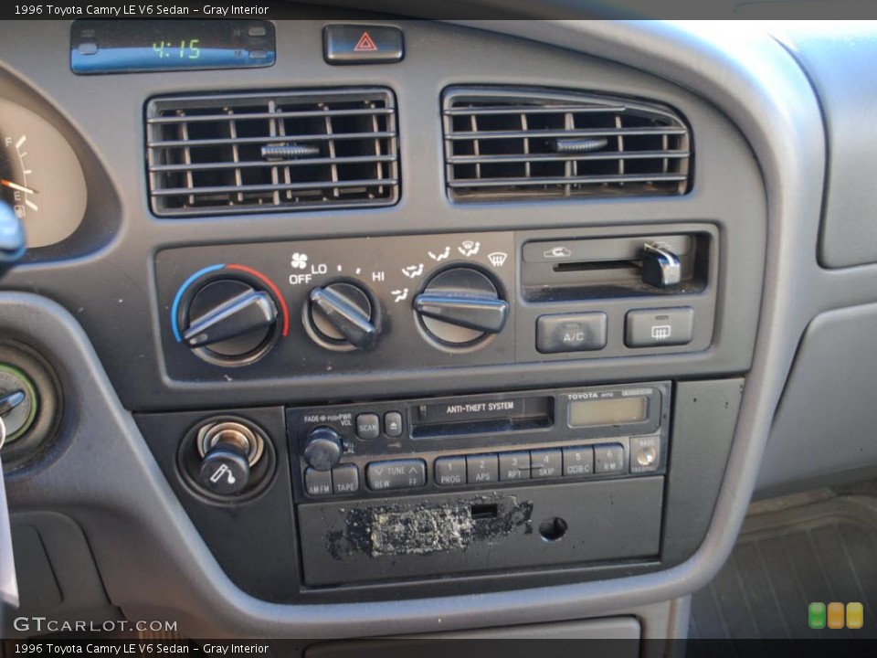 Gray Interior Controls for the 1996 Toyota Camry LE V6 Sedan #39428598