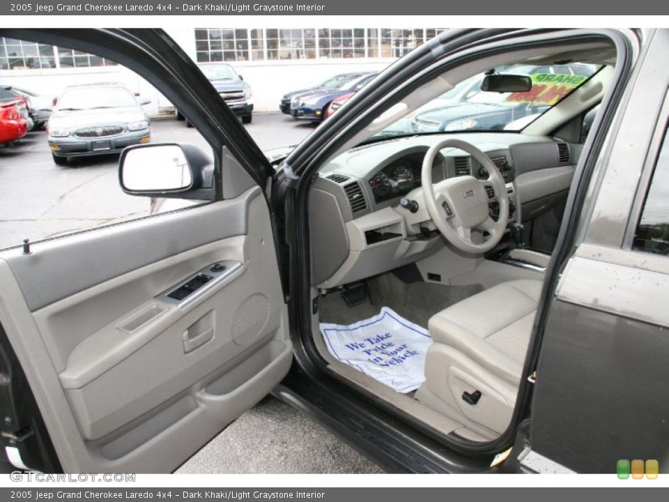 Dark Khaki/Light Graystone Interior Photo for the 2005 Jeep Grand Cherokee Laredo 4x4 #39429006