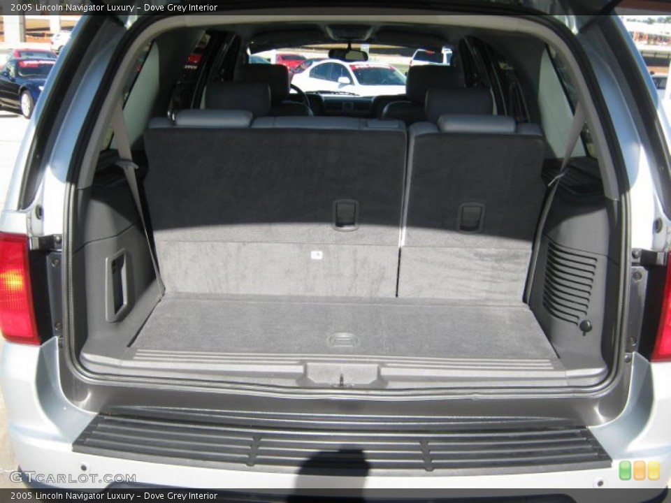 Dove Grey Interior Trunk for the 2005 Lincoln Navigator Luxury #39435370