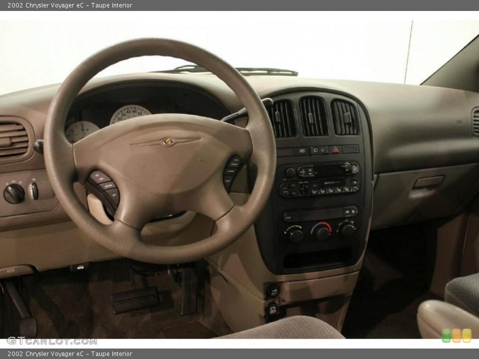 Taupe Interior Photo for the 2002 Chrysler Voyager eC #39443094