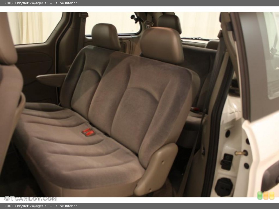 Taupe Interior Photo for the 2002 Chrysler Voyager eC #39443224