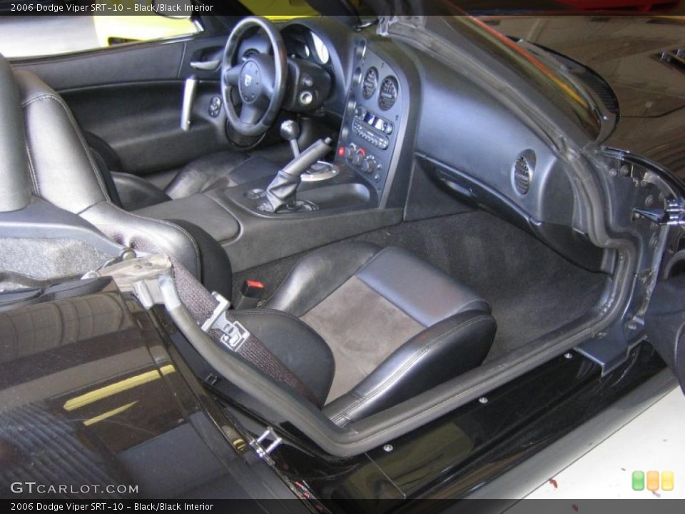 Black/Black Interior Photo for the 2006 Dodge Viper SRT-10 #39443926