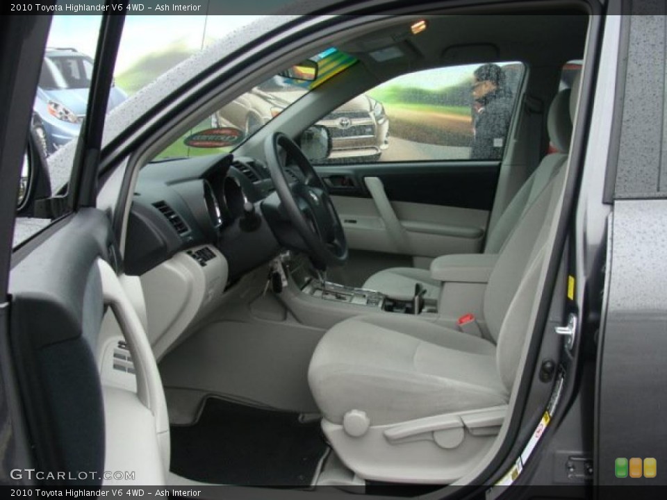 Ash Interior Photo for the 2010 Toyota Highlander V6 4WD #39444030