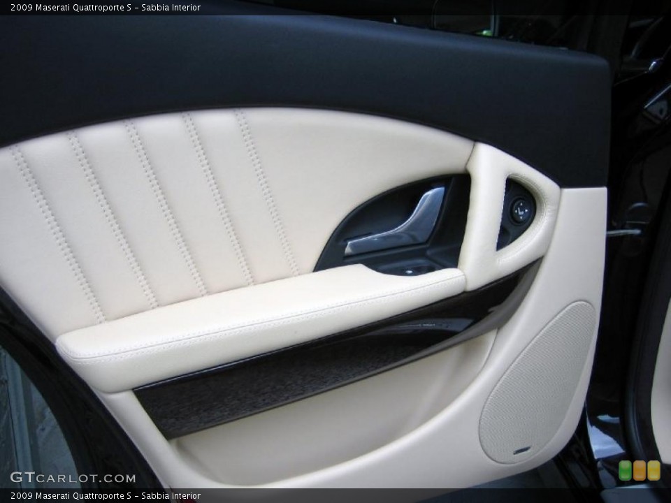 Sabbia Interior Door Panel for the 2009 Maserati Quattroporte S #39445902