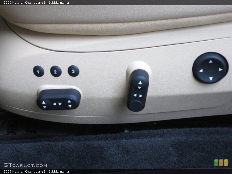 Sabbia Interior Controls for the 2009 Maserati Quattroporte S #39445947