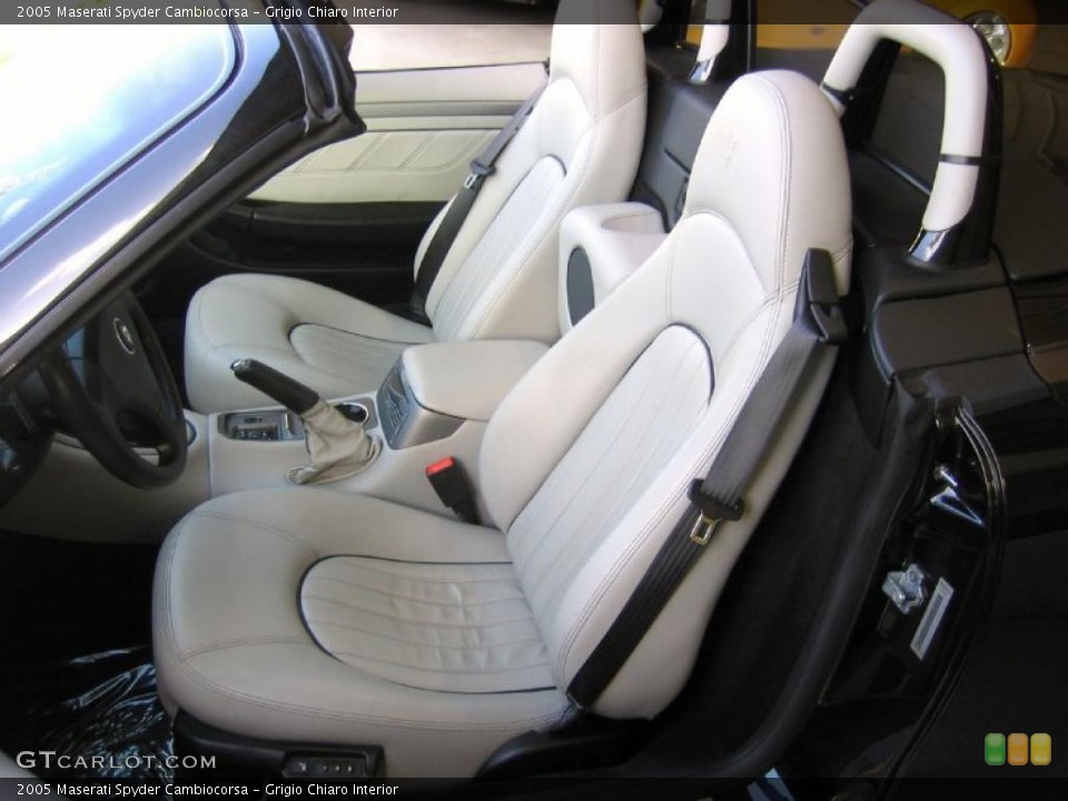 Grigio Chiaro Interior Photo for the 2005 Maserati Spyder Cambiocorsa #39449170