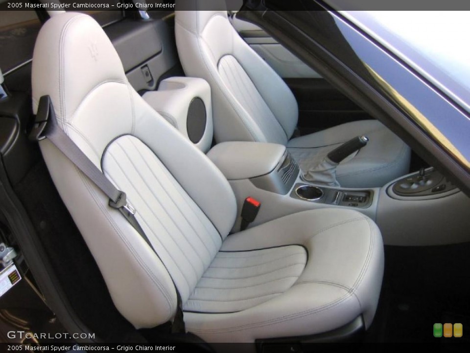 Grigio Chiaro Interior Photo for the 2005 Maserati Spyder Cambiocorsa #39449214