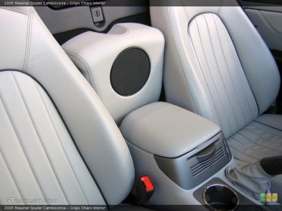 Grigio Chiaro Interior Photo for the 2005 Maserati Spyder Cambiocorsa #39449230