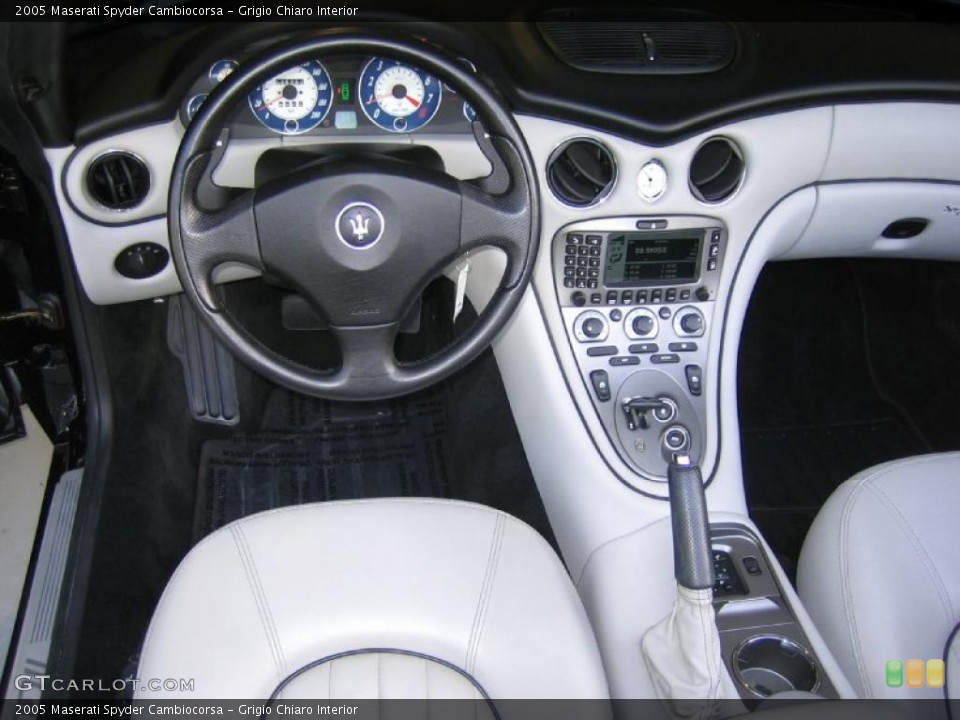 Grigio Chiaro Interior Dashboard for the 2005 Maserati Spyder Cambiocorsa #39449278