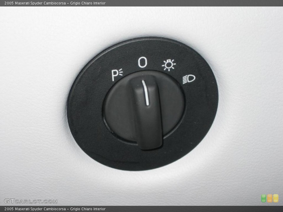 Grigio Chiaro Interior Controls for the 2005 Maserati Spyder Cambiocorsa #39449298