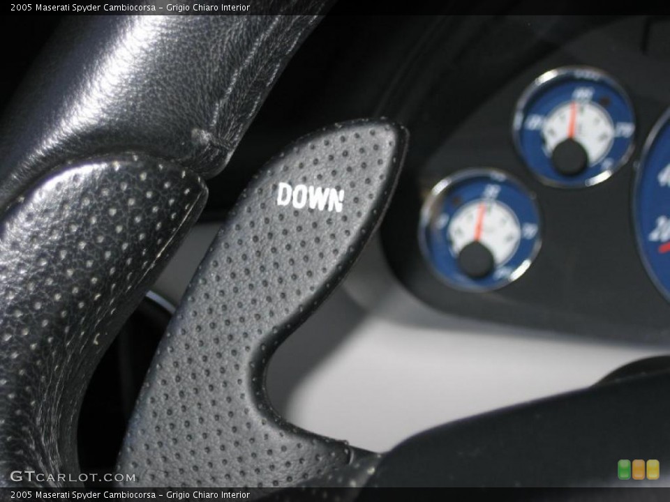 Grigio Chiaro Interior Transmission for the 2005 Maserati Spyder Cambiocorsa #39449330