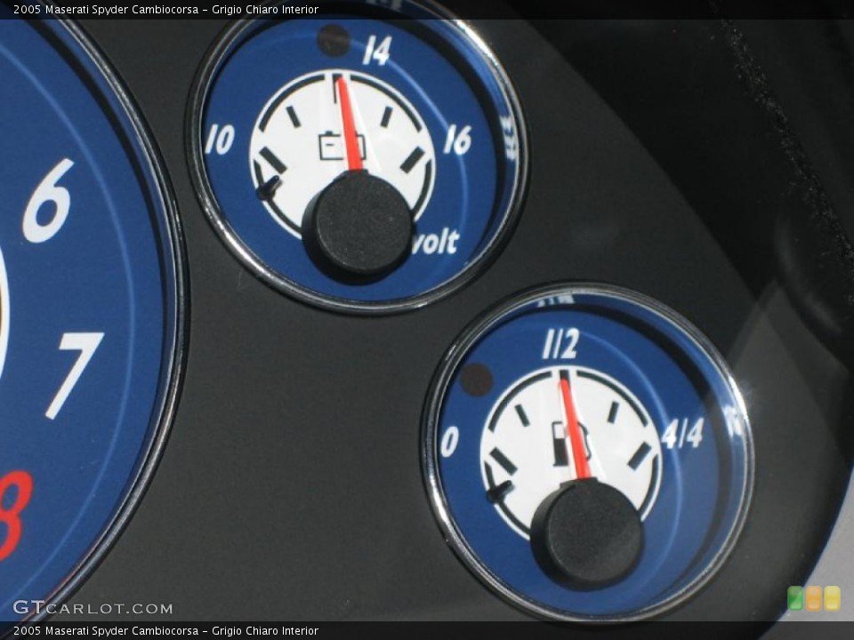 Grigio Chiaro Interior Gauges for the 2005 Maserati Spyder Cambiocorsa #39449430