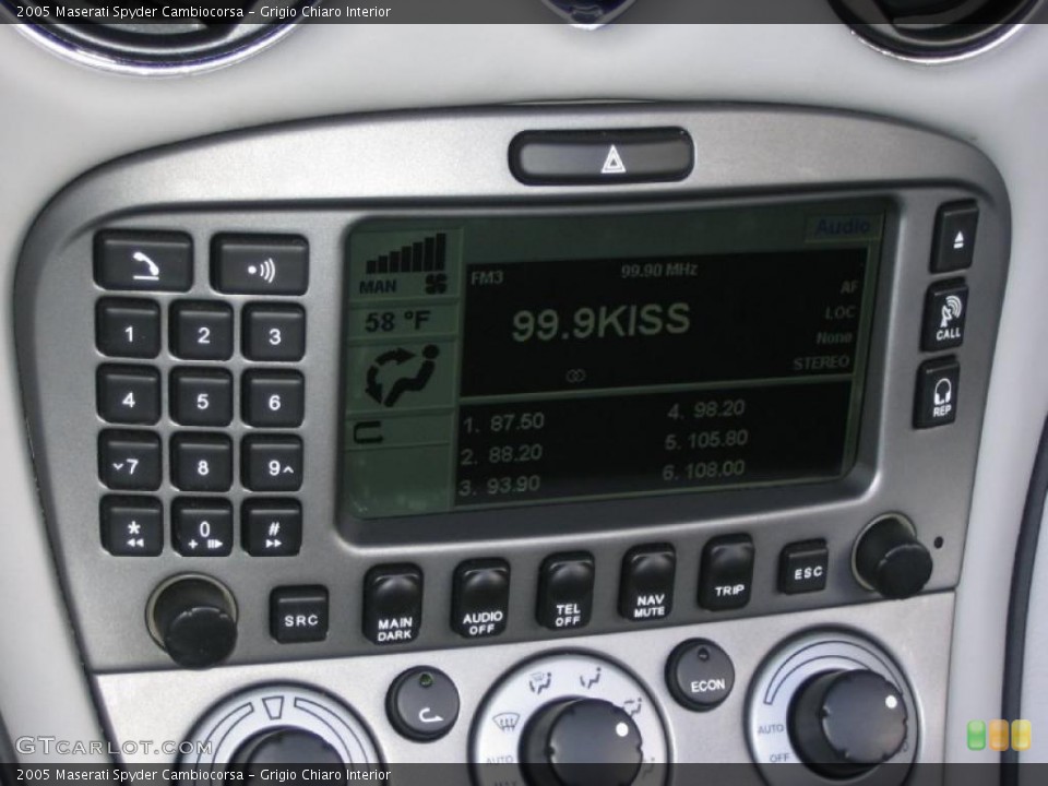 Grigio Chiaro Interior Controls for the 2005 Maserati Spyder Cambiocorsa #39449478